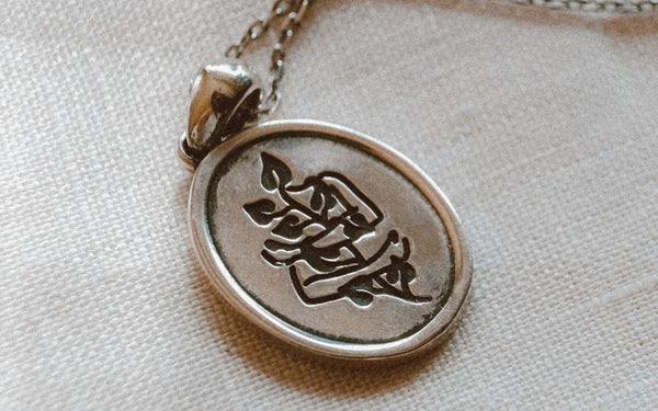 Carry Necklace